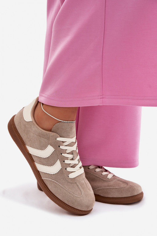 Zapatillas modelo zapatos. Femeninode gamuza ecológicau beige Jesavella