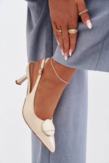 Sandalias color marfil para mujer con tacones delgados y detalles decorativos Tai tuririae 2