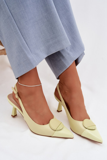 Sandalias de mujer con tacones finos Con decoraciones Detalem color amarillo Tiene queriae