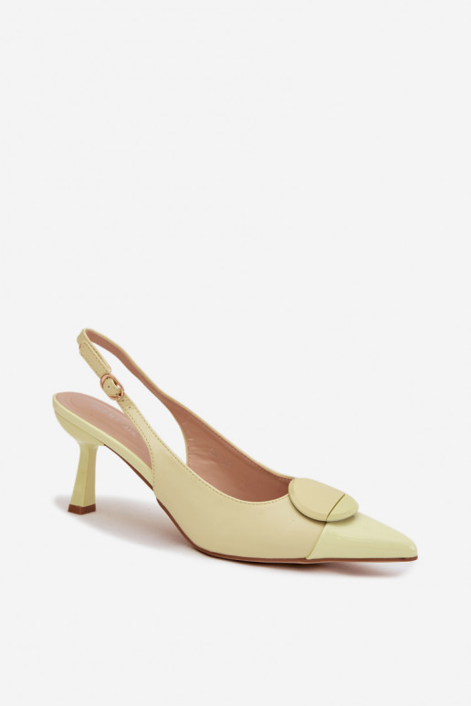 Sandalias de mujer con tacones finos Con decoraciones Detalem color amarillo Tiene queriae