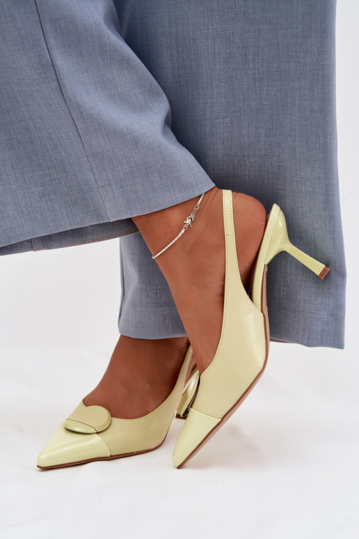 Sandalias de mujer con tacones finos Con decoraciones Detalem color amarillo Tiene queriae