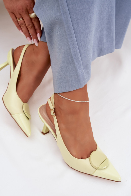 Sandalias de mujer con tacones finos Con decoraciones Detalem color amarillo Tiene queriae