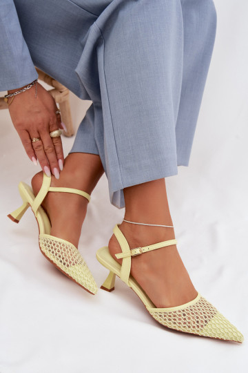 Sandalias de mujer con tacones y rejilla en color amarillo Brilora