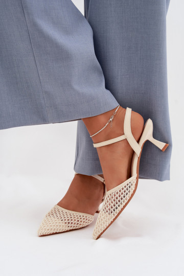 Sandalias de mujer con tacones y rejilla en color marfil Brilora 2
