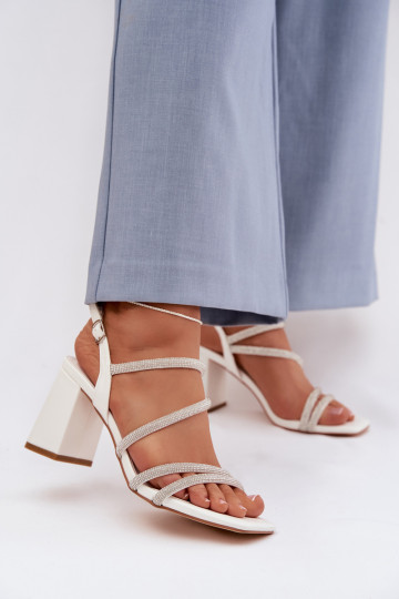 Sandalias de mujer de tacón alto con tiras y circonitas en color blanco Brelia