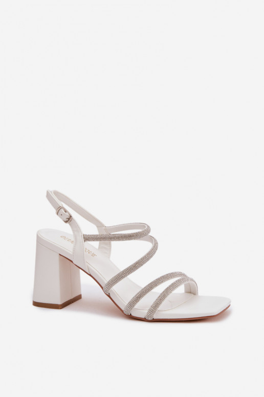 Sandalias de tacón alto para mujer. con rayas y circonitas el color blanco Brelia