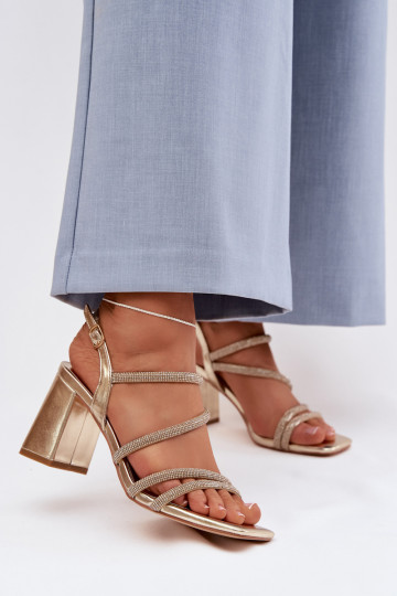 Sandalias de mujer de tacón alto con tiras y circonitas en color dorado Brelia 2