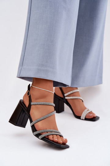 Sandalias de mujer de tacón alto con tiras y circonitas en color negro Brelia 2