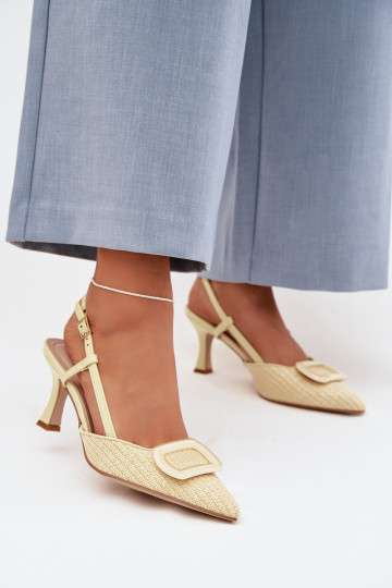 Sandalias de mujer con tacones y elementos decorativos en color amarillo Eslina 2
