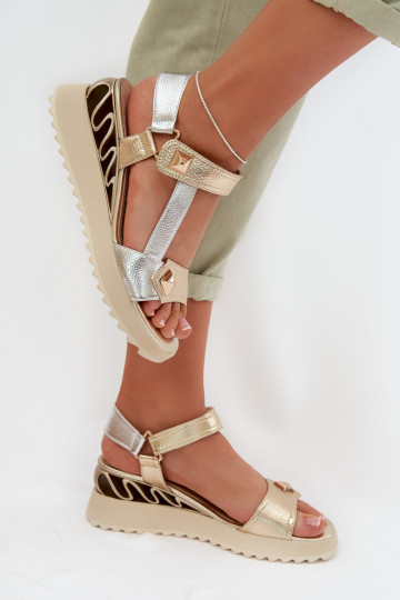 Sandalias de mujer Femenino con una plataforma D&A CR61-3078 color dorado