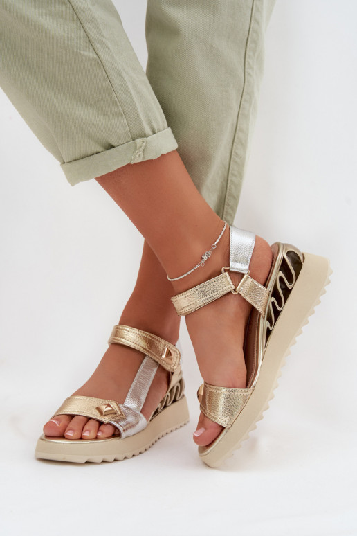 Sandalias de mujer Femenino con una plataforma D&A CR61-3078 color dorado