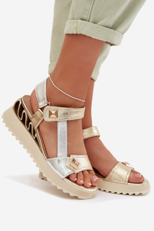 Sandalias de mujer Femenino con una plataforma D&A CR61-3078 color dorado