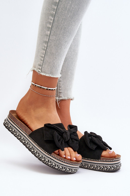 zapatillas de mujer con una plataforma con cintas de color negro Evatria