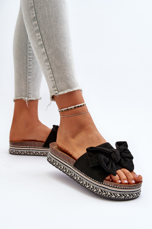 zapatillas de mujer con una plataforma con cintas de color negro Evatria