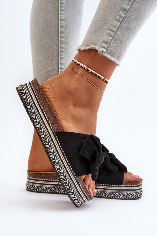 zapatillas de mujer con una plataforma con cintas de color negro Evatria