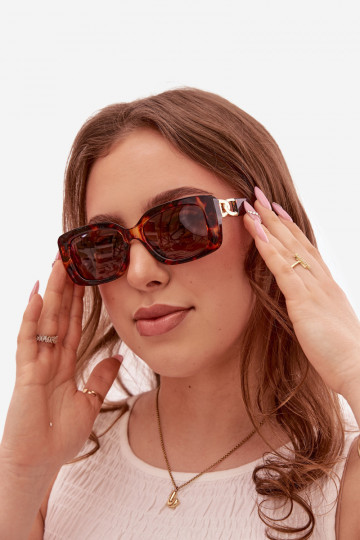 Gafas de sol para mujer con detalles dorados color marrón 2