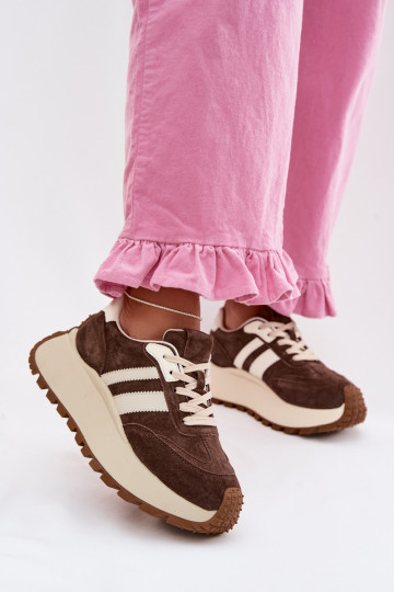 Zapatillas modelo zapatos. de gamuza con una plataforma D&A GR61-5986 CzekoladoAe