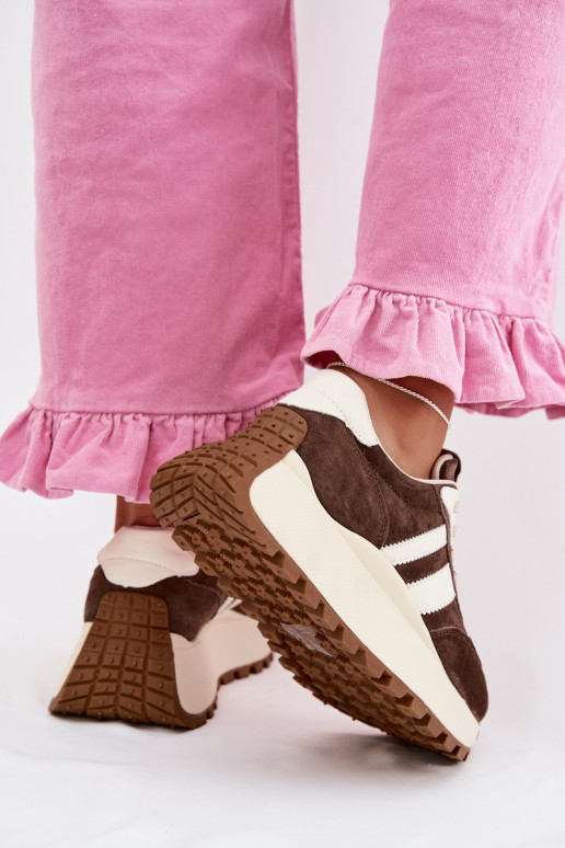 Zapatillas modelo zapatos. de gamuza con una plataforma D&A GR61-5986 CzekoladoAe