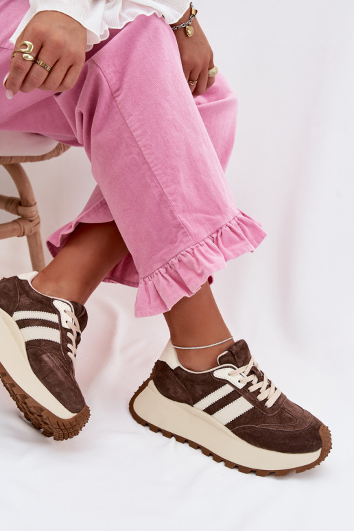 Zapatillas modelo zapatos. de gamuza con una plataforma D&A GR61-5986 CzekoladoAe