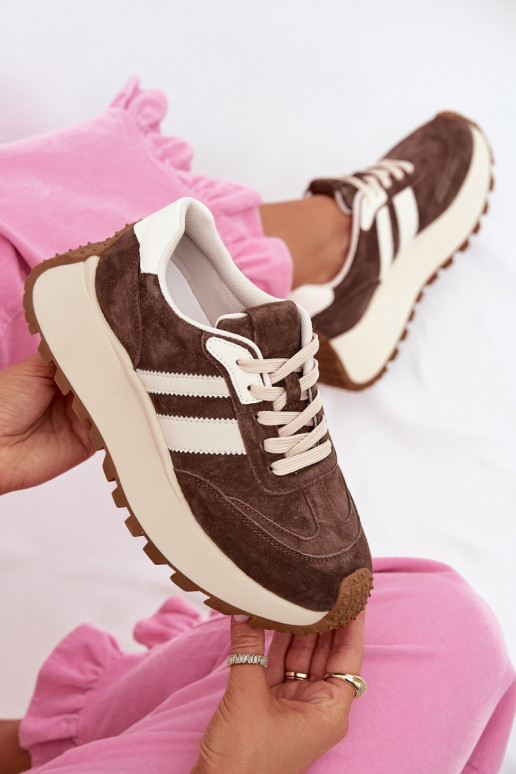 Zapatillas modelo zapatos. de gamuza con una plataforma D&A GR61-5986 CzekoladoAe