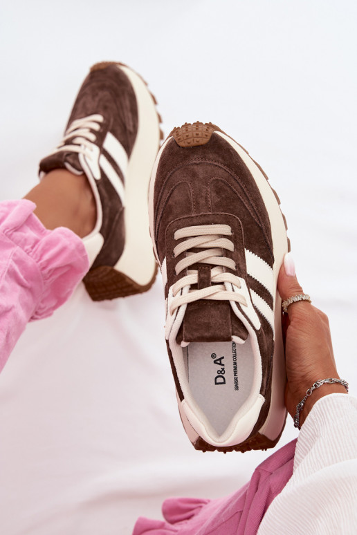 Zapatillas modelo zapatos. de gamuza con una plataforma D&A GR61-5986 CzekoladoAe