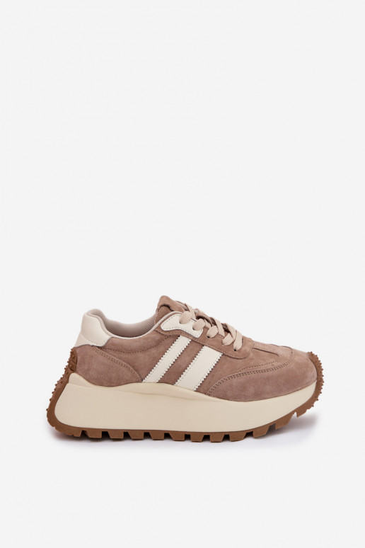 Zapatillas modelo zapatos. de gamuza con una plataforma D&A GR61-5986 beige