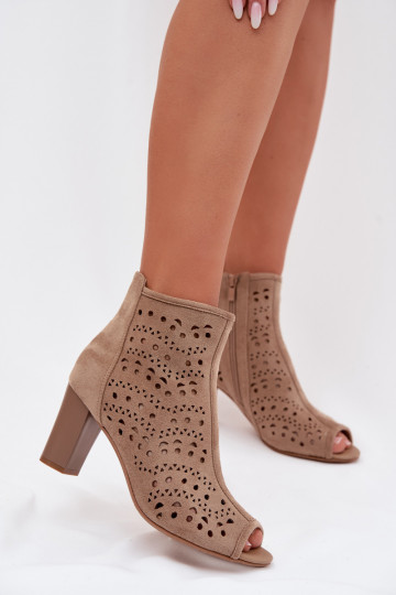 Botines de mujer con elementos de calado color arena Ilavette 2