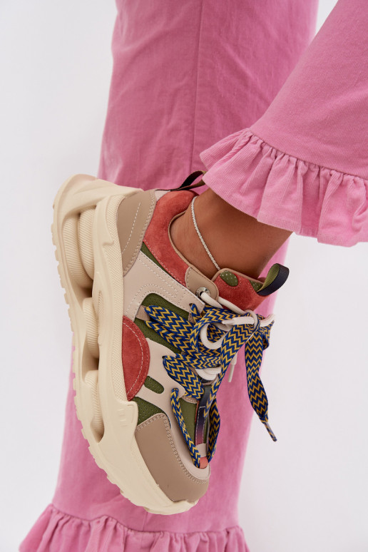 Piel Zapatillas modelo zapatos. Femenino con una plataforma D&A CR61-3133 beige