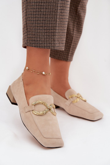 Mocasines de ante para mujer con detalles en color dorado D&A CR61-3115 color arena 2