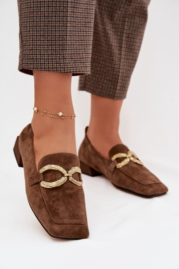 Mocasines de ante para mujer con detalles en color dorado D&A CR61-3115 color marrón 2