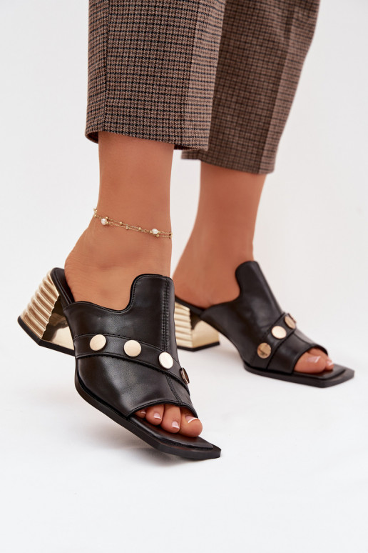 Zapatillas de cuero con tacones con tacones decorados D&A CR61-3063 de color negro