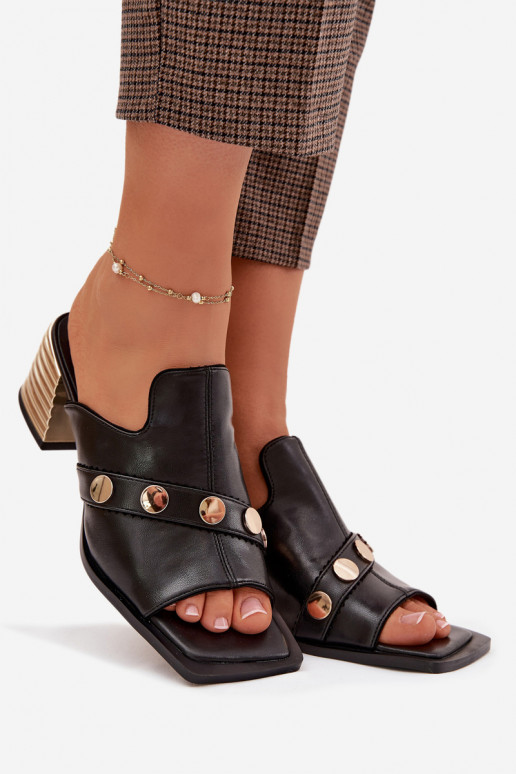 Zapatillas de cuero con tacones con tacones decorados D&A CR61-3063 de color negro