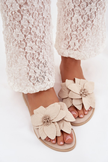 Zapatillas de mujer color marfil planas con motivos florales Elzoria