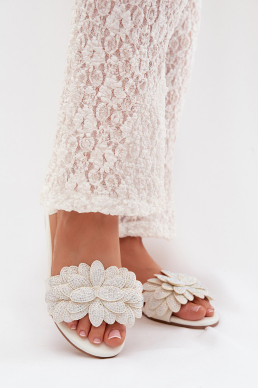 Zapatillas apartamento de mujeres Con decoración el color blanco Grelora