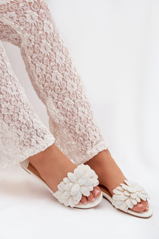 Zapatillas apartamento de mujeres Con decoración el color blanco Grelora