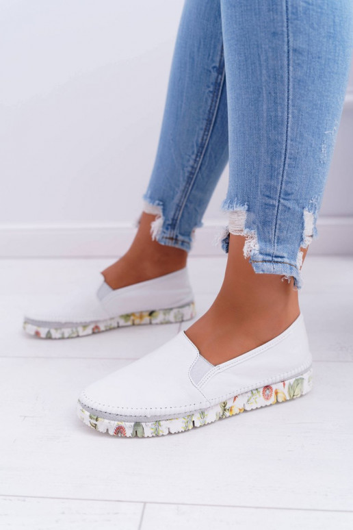 Femenino zapatos Tiene queciejka Un modelo convincente Piel el color blanco 03512-11