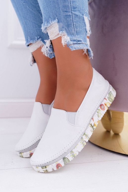 Femenino zapatos Tiene queciejka Un modelo convincente Piel el color blanco 03512-11