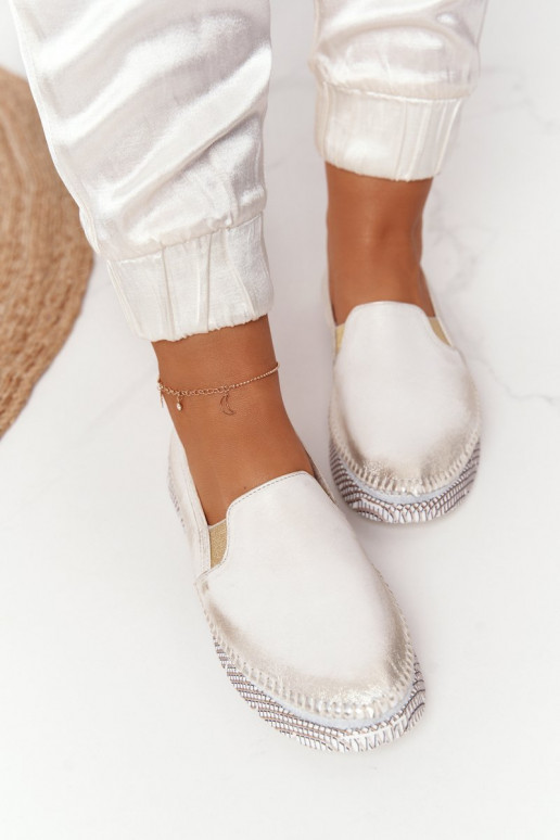 Femenino zapatos Tiene queciejka Un modelo convincente Piel color dorado 03512-25