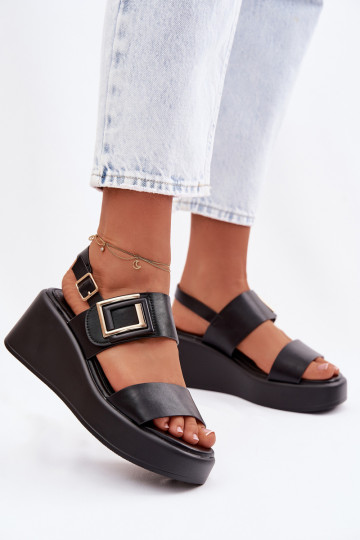 Sandalias de mujer con una plataforma Con decoraciones Detalem de color negro Nelira