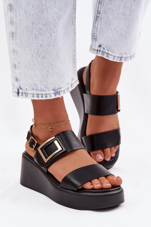 Sandalias de mujer con una plataforma Con decoraciones Detalem de color negro Nelira