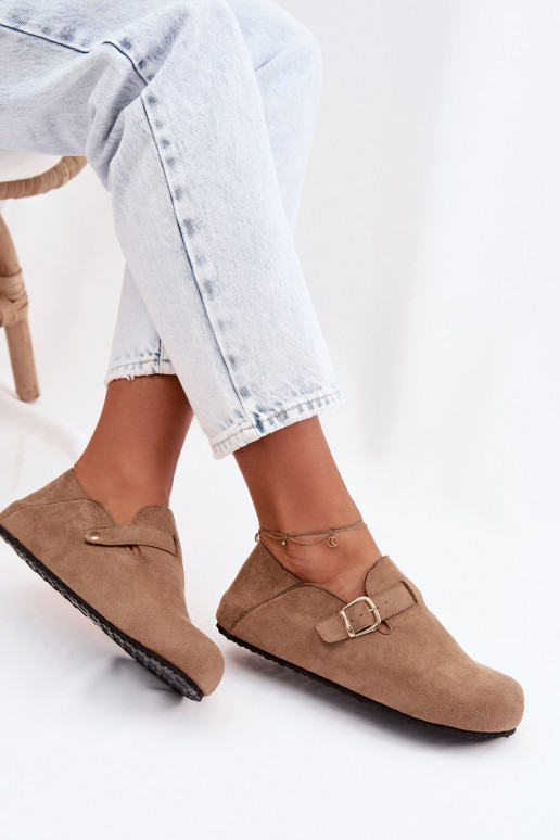 zapatos Femenino de gamuza ecológicaoAe con hebillas doradas beige Ismora