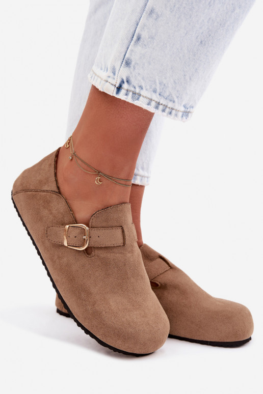 zapatos Femenino de gamuza ecológicaoAe con hebillas doradas beige Ismora