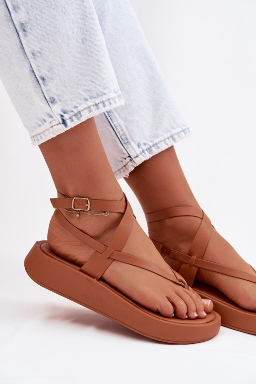 chancletas Femenino con una plataforma color marrón Gelira