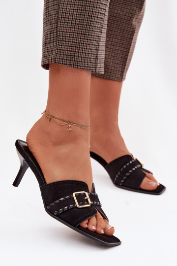 Chanclas de mujer con tacones finos y hebillas doradas color negro Jelira 2