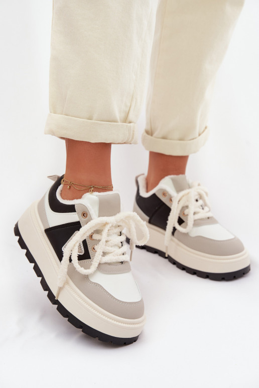 Zapatillas modelo zapatos. Femenino con una plataforma color gris Florinda