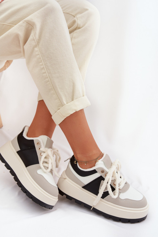 Zapatillas modelo zapatos. Femenino con una plataforma color gris Florinda