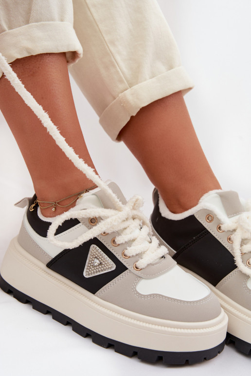 Zapatillas modelo zapatos. Femenino con una plataforma color gris Florinda