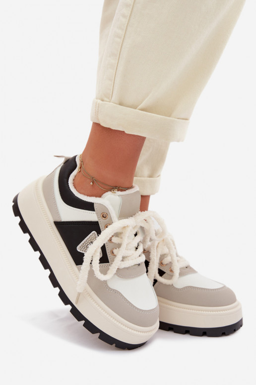 Zapatillas modelo zapatos. Femenino con una plataforma color gris Florinda