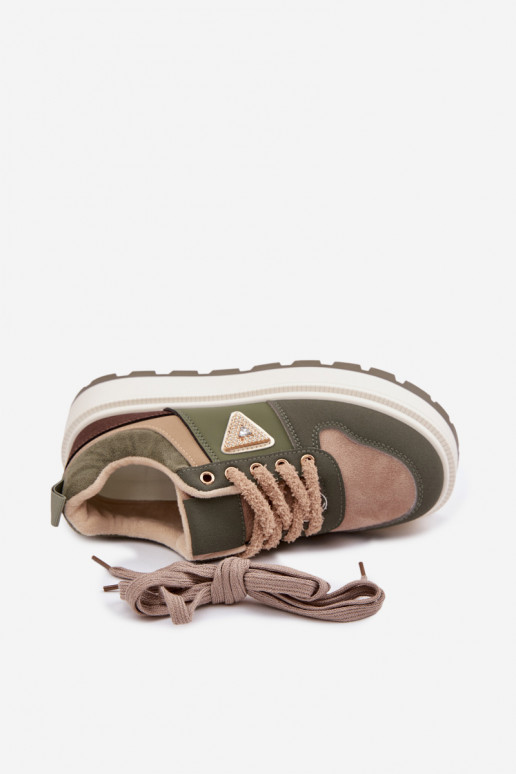 Zapatillas modelo zapatos. Femenino con una plataforma color verde Florinda