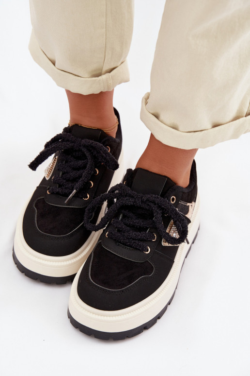 Zapatillas modelo zapatos. Femenino con una plataforma de color negro Florinda